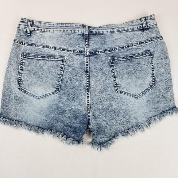 Denim Shorts Womens 2XL Light Wash Distressed Frayed Raw Hem High Rise Stretch - Picture 2 of 6